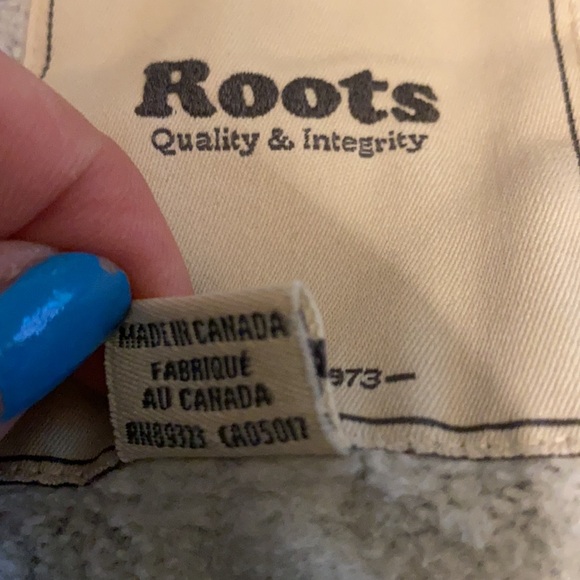 3/$30 Roots Sweater - Picture 8 of 9